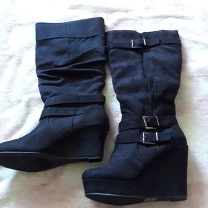 Black heeled boots